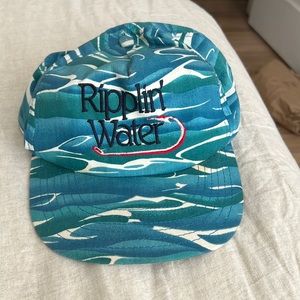 Snap back hat. Fishing/water style